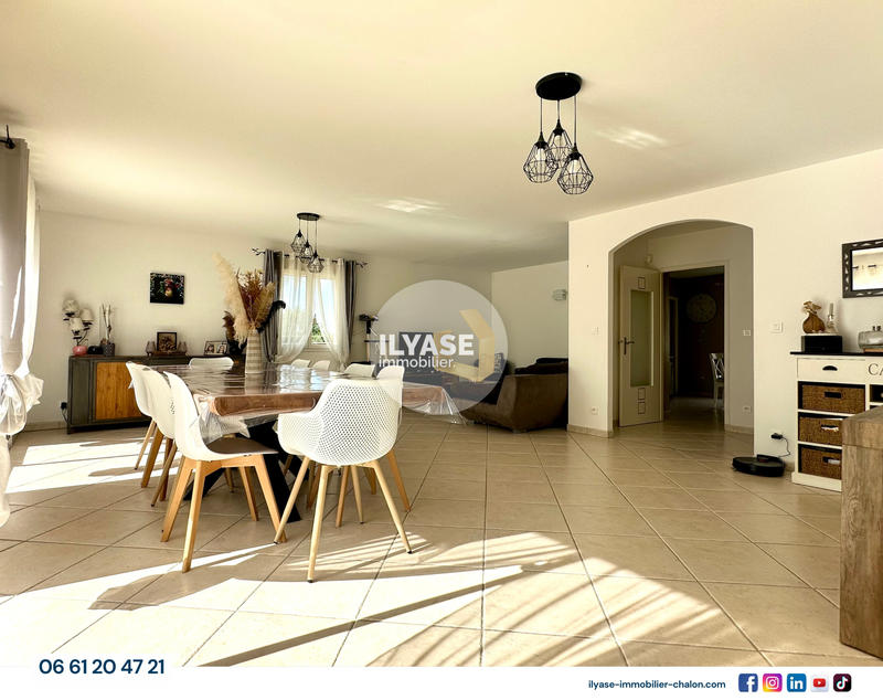 Maison - 220 m² - 5 pièces