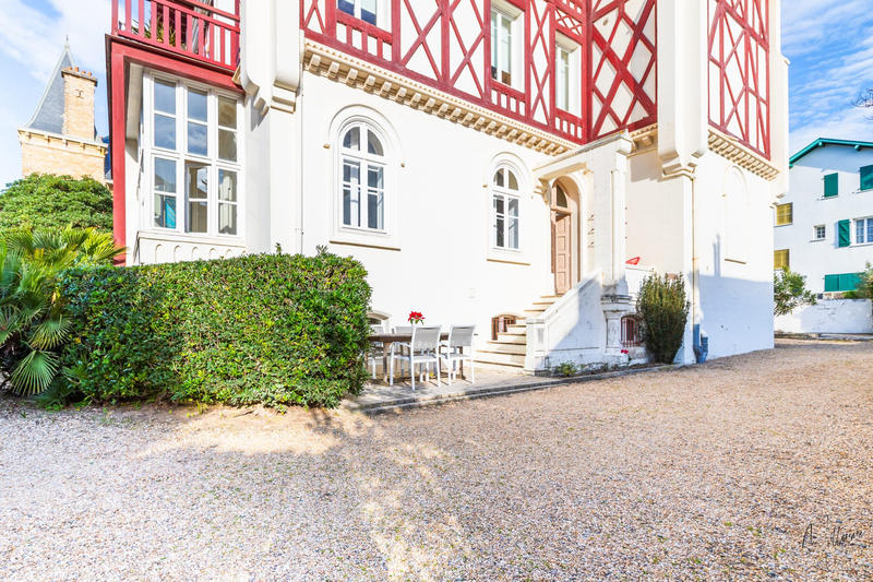 Appartement - 99 m² - 4 pièces