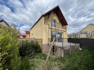 Maison - 96 m² - 4 pièces