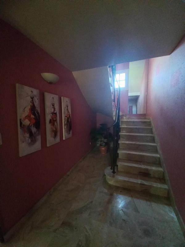 Maison - 241 m² - 10 pièces