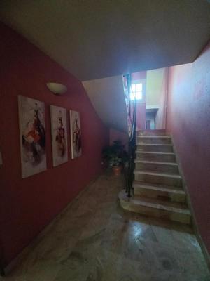 Maison - 241 m² - 10 pièces