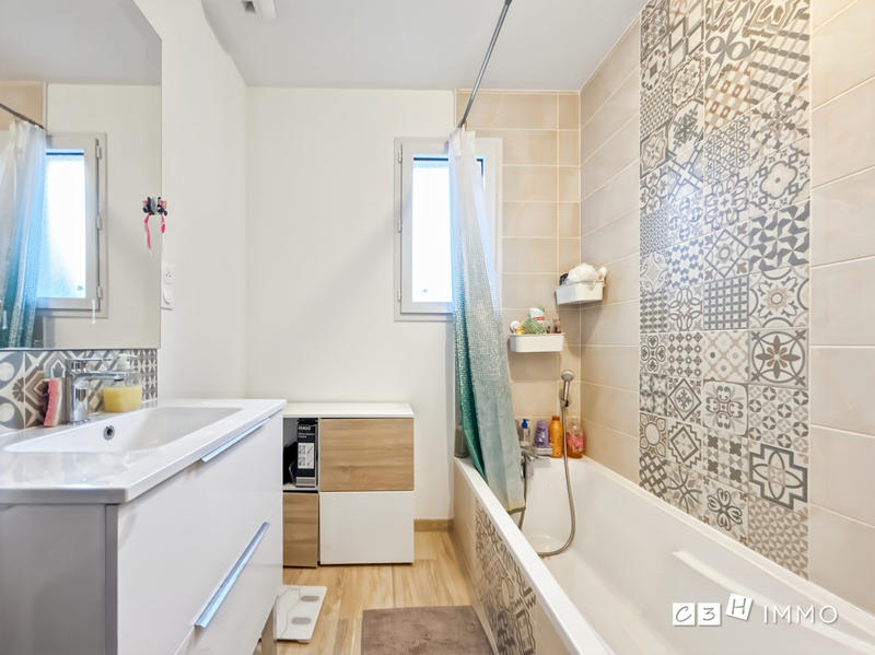 Maison - 92 m² - 5 pièces