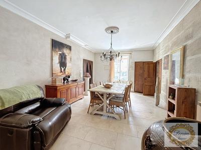 Maison - 268 m² - 6 pièces