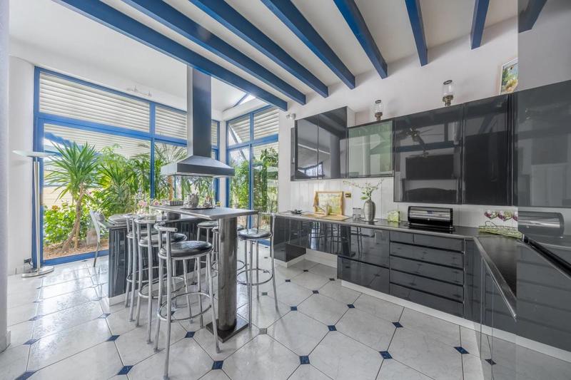 Maison - 215 m² - 5 pièces