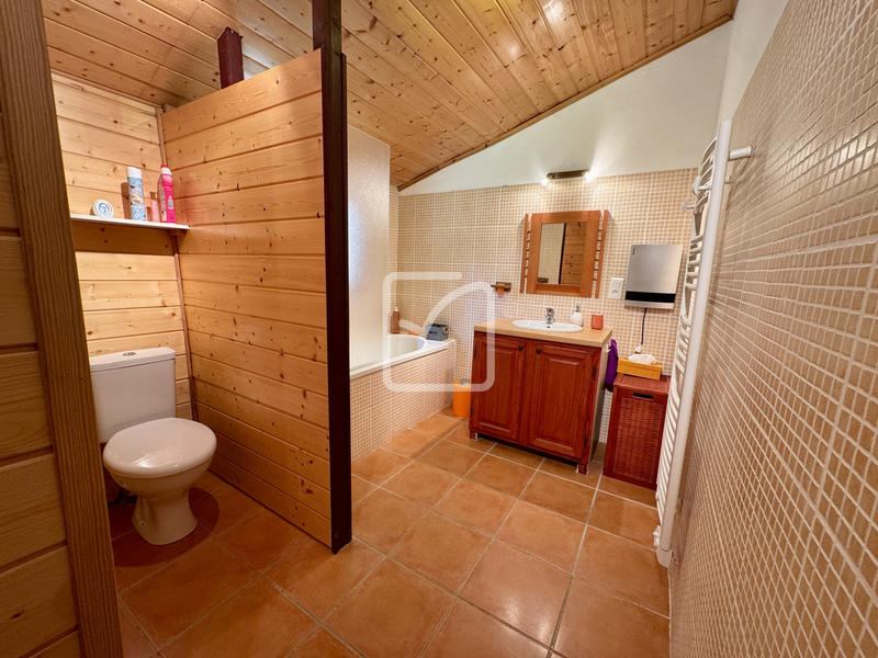 Maison - 230 m² - 12 pièces