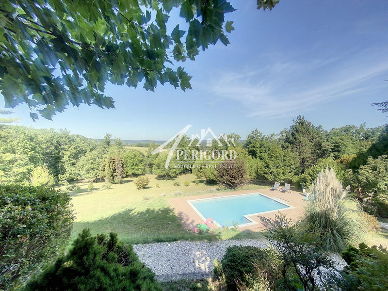 Maison traditionnelle - 190 m² - 9 pièces