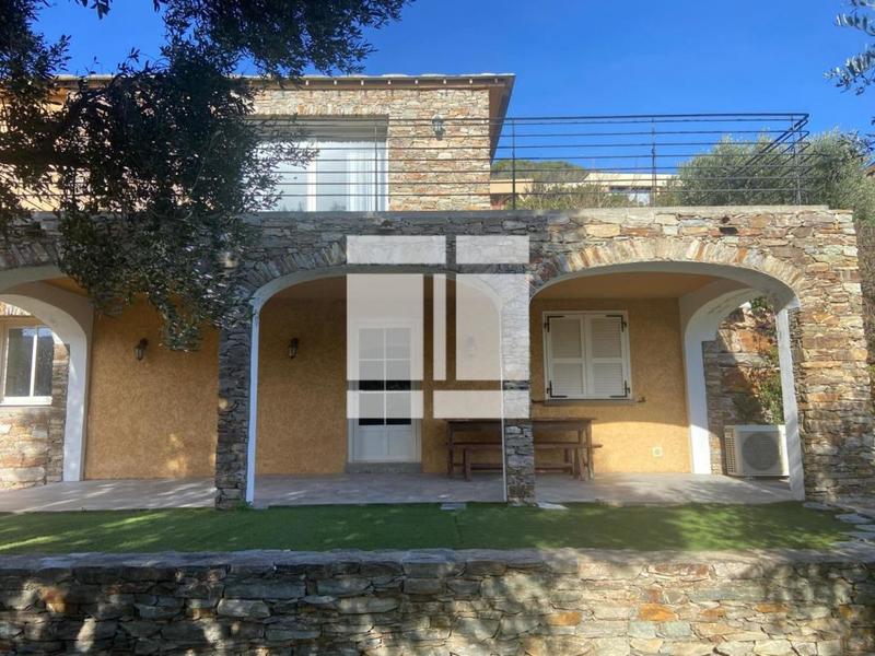 Villa - 200 m² - 8 pièces