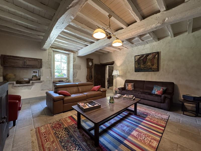 Maison - 250 m² - 6 pièces