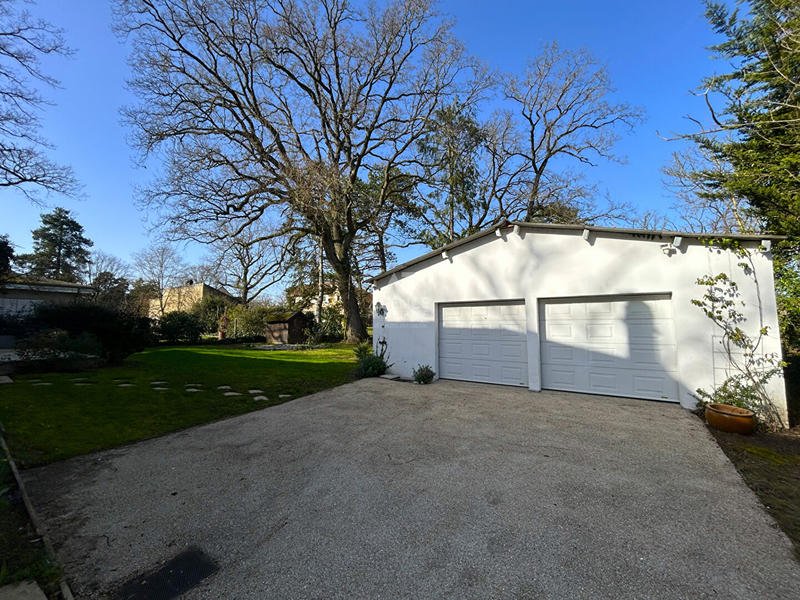 Maison - 215 m² - 9 pièces