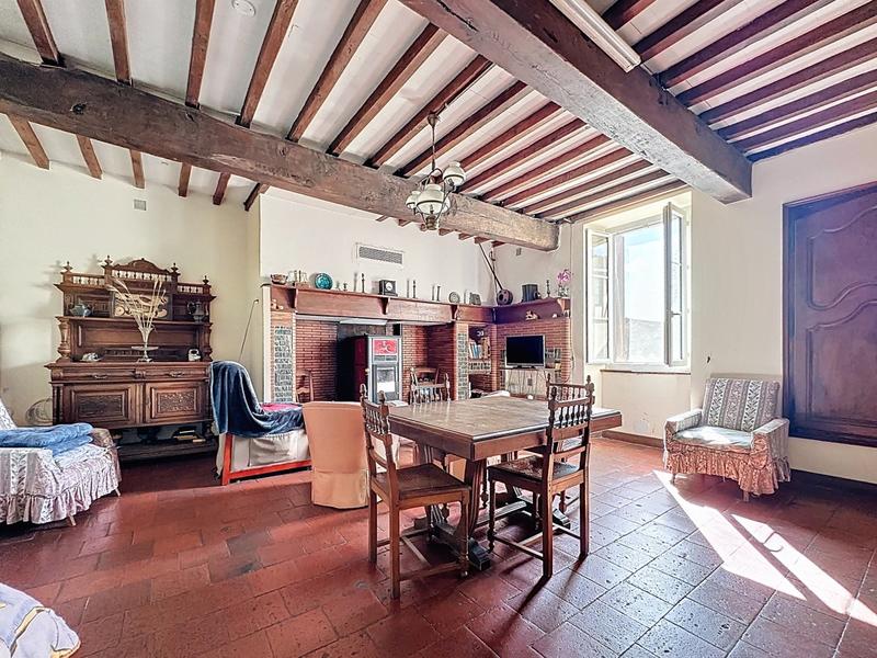 Maison - 460 m² - 14 pièces