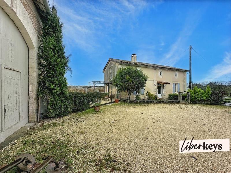 Propriété - 212 m² - 9 pièces