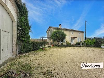 Propriété - 212 m² - 9 pièces