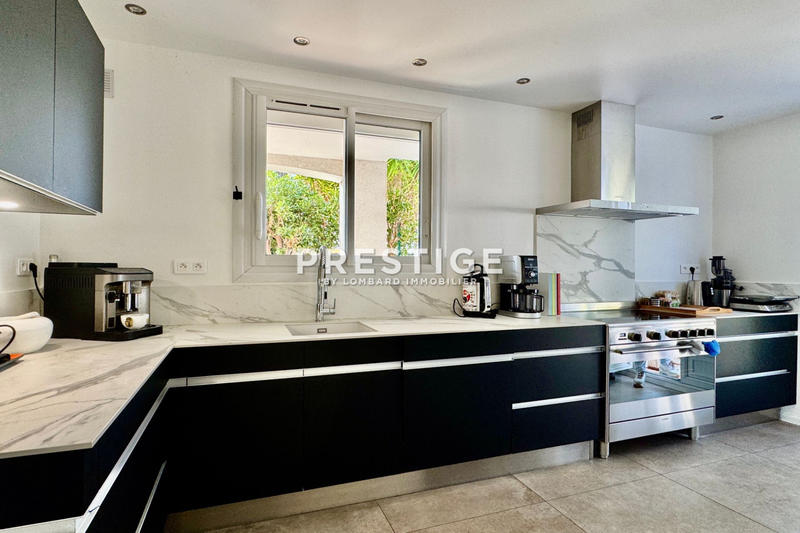 Maison - 255 m² - 8 pièces