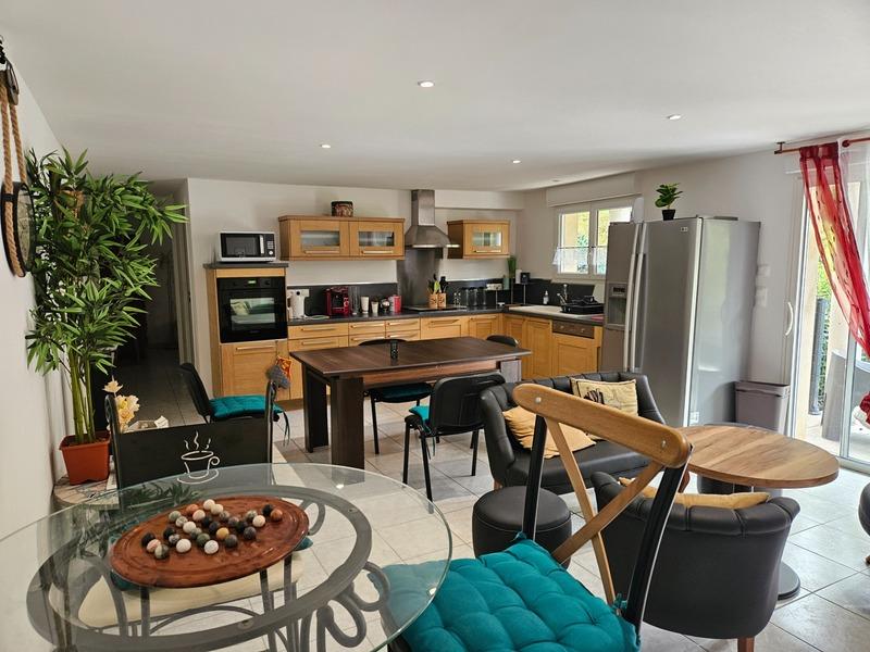 Maison - 203 m² - 7 pièces