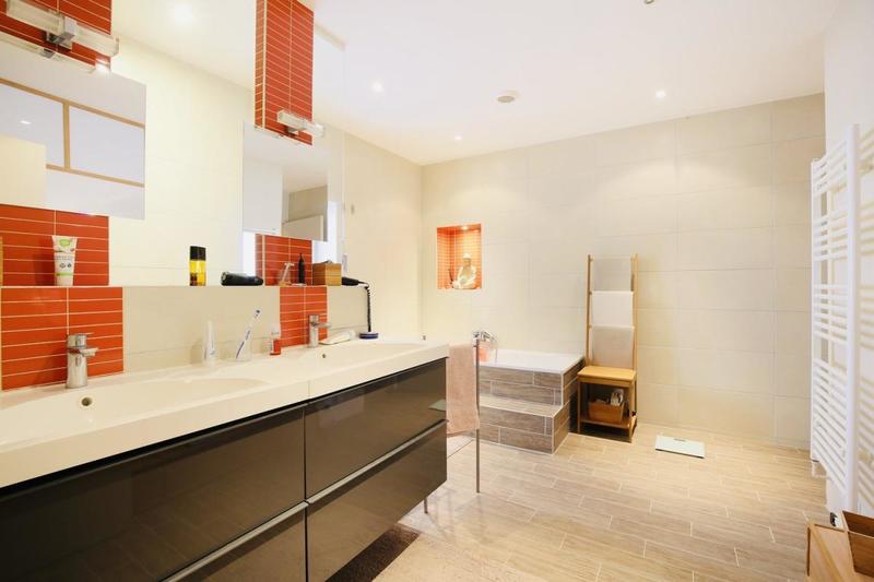 Maison - 310 m² - 6 pièces