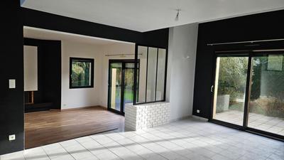 Maison - 210 m² - 9 pièces