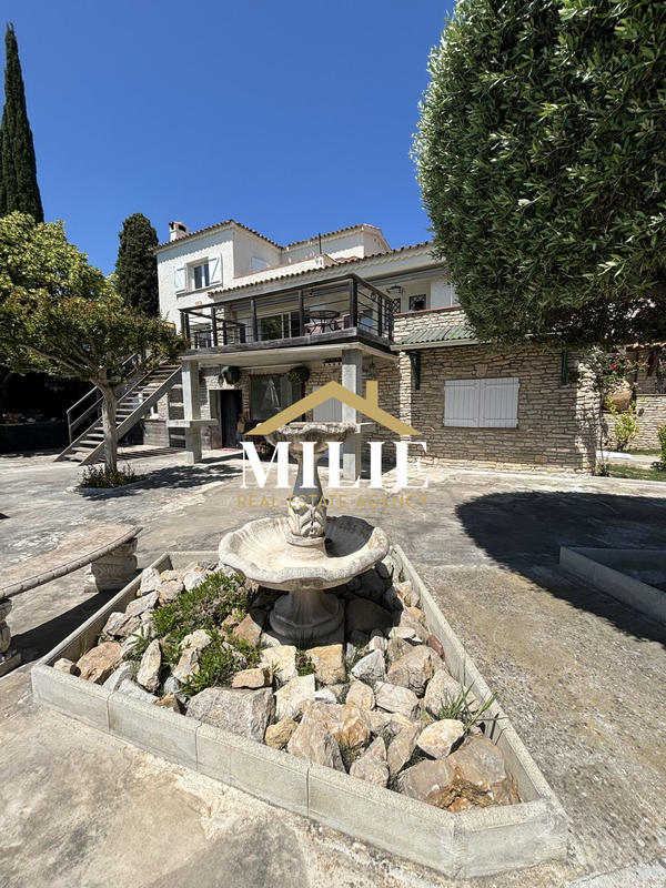 Villa - 350 m² - 8 pièces