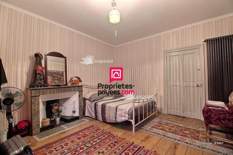 Maison - 230 m² - 6 pièces