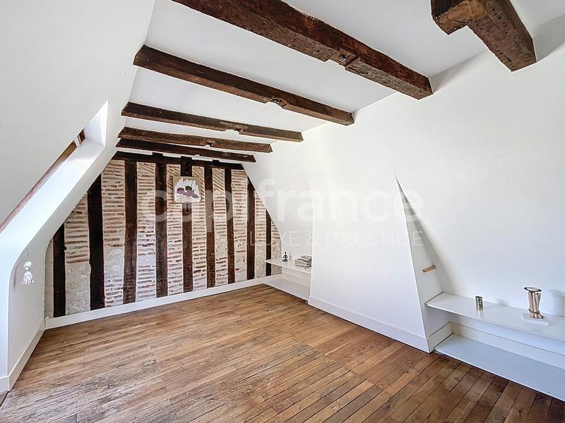 Maison - 235 m² - 7 pièces