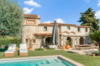 Villa - 265 m² - 6 pièces