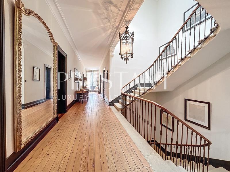 Maison - 655 m² - 14 pièces