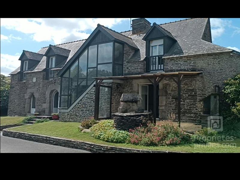 Maison - 200 m² - 10 pièces