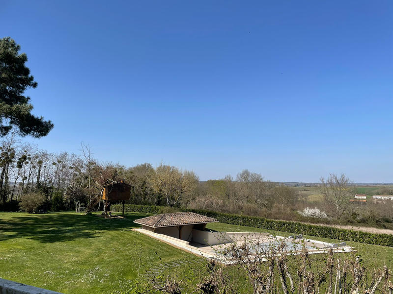 Maison - 279 m² - 8 pièces