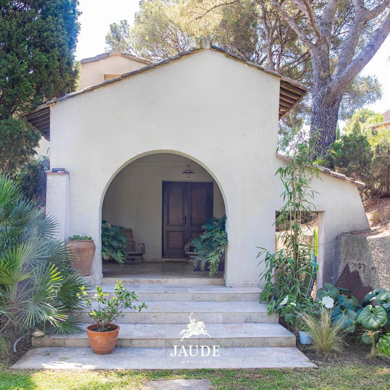 Villa - 240 m² - 6 pièces