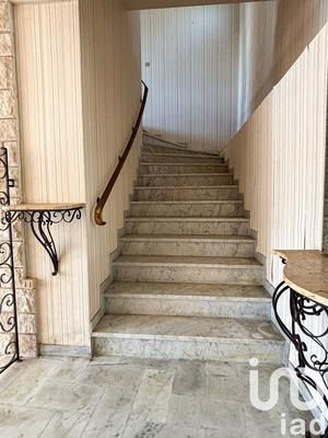 Maison - 230 m² - 6 pièces