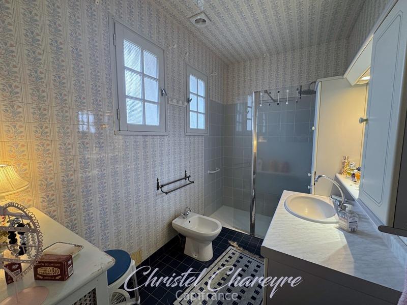 Maison - 196 m² - 8 pièces