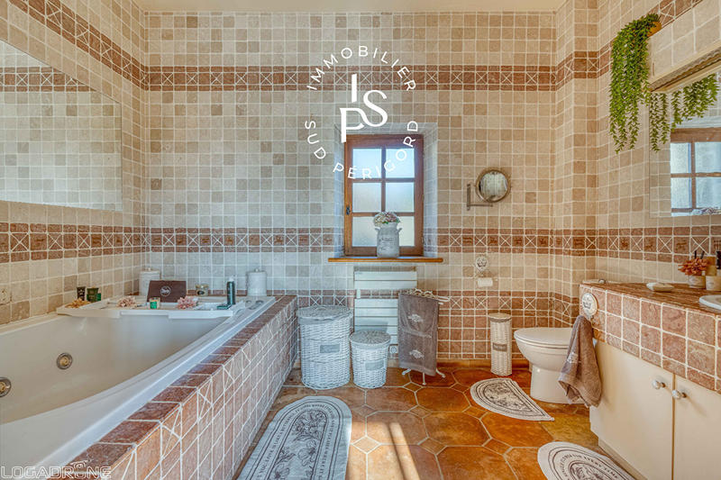 Demeure - 755 m² - 25 pièces