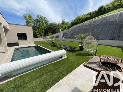 Maison - 243 m² - 7 pièces