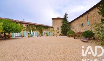 Maison - 896 m² - 27 pièces