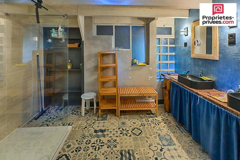 Maison - 330 m² - 9 pièces