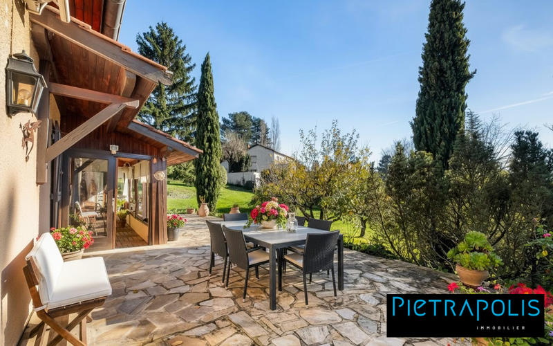 Maison - 210 m² - 5 pièces