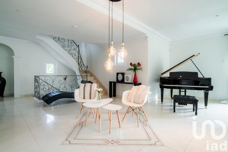 Maison - 252 m² - 8 pièces