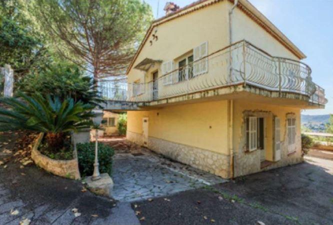 Maison - 330 m² - 8 pièces