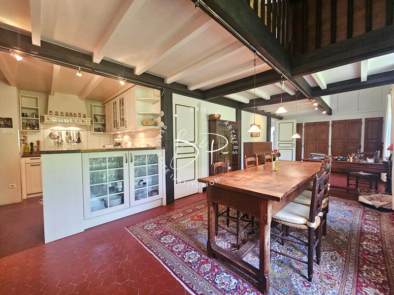 Maison - 187 m² - 4 pièces