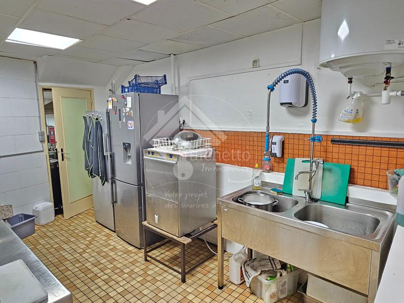 Fonds de commerce - Magasins - 230 m²