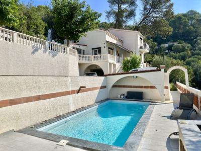 Maison - 216 m² - 7 pièces