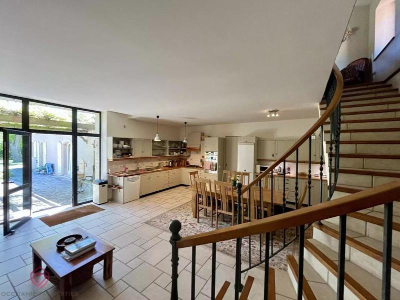 Propriété - 420 m² - 12 pièces