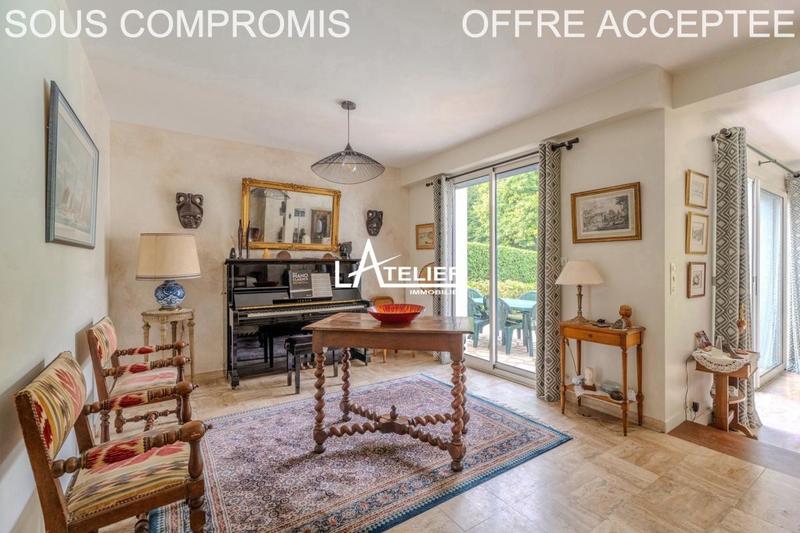 Maison - 230 m² - 8 pièces