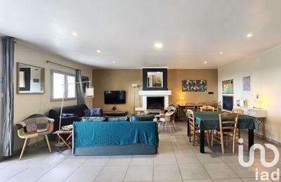 Maison - 240 m² - 8 pièces