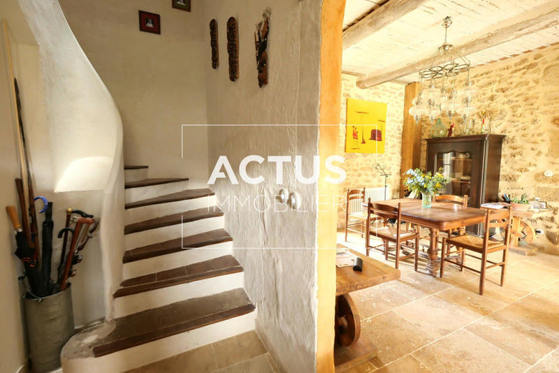 Maison - 235 m² - 8 pièces