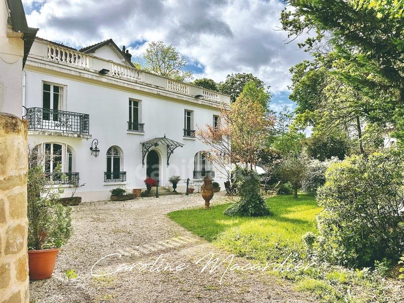 Propriété - 380 m² - 15 pièces