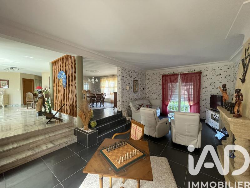 Maison - 317 m² - 12 pièces