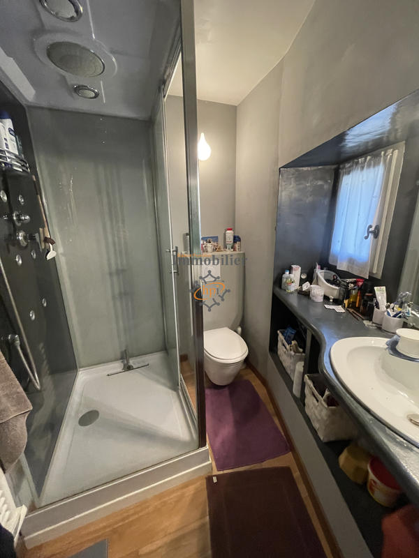 Maison - 233 m² - 8 pièces