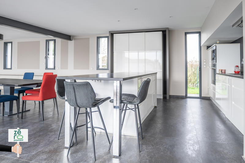 Maison - 280 m² - 7 pièces