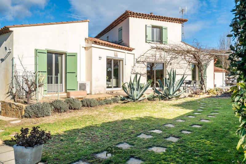 Maison - 212 m² - 5 pièces