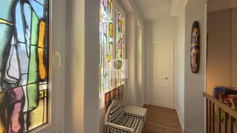 Maison - 306 m² - 10 pièces